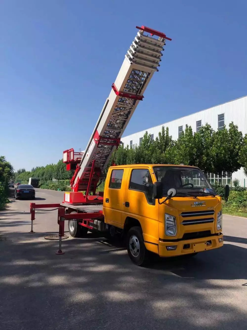松阳县附近的云梯车出租服务：轻松解决高空作业需求